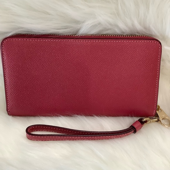 Coach C4451 Crossgrain Long Zip Around Wallet Wristlet Strawberry Haze - Picture 2 of 10